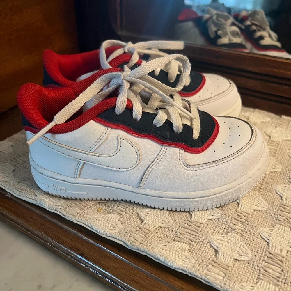 NIKE Classic Air Force 1 Low Top Casual Sneakers‎ White Red Navy Blue Toddler 9C